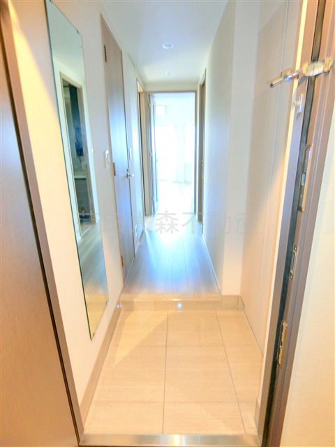 フレンシア蒲田の玄関|姿見鏡付きの玄関