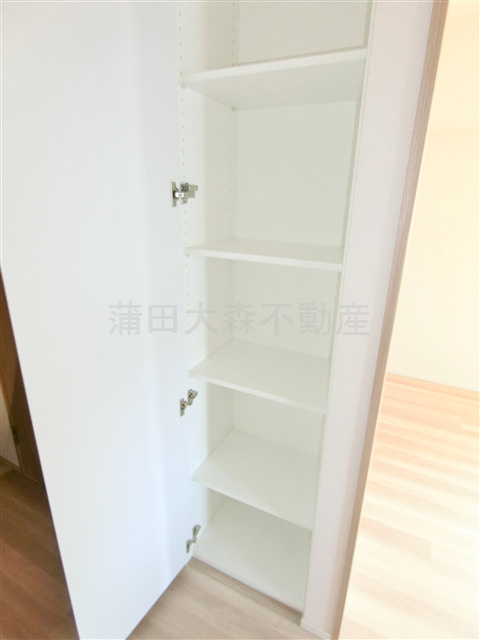 フレンシア蒲田の収納|廊下の棚収納