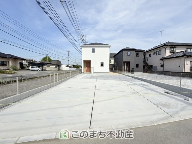 リナージュ那須塩原市豊浦南町25-1期の駐車場|コンクリート舗装された駐車場は雨の時も水たまりにならずに便利です♪