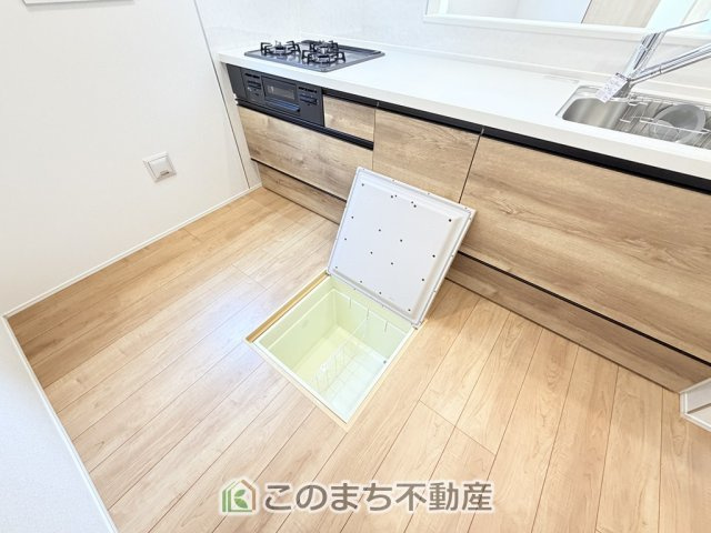 リナージュ那須塩原市豊浦南町25-1期の収納|床下収納は意外と容量があり、日常のストックにも大活躍です♪