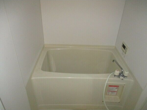 ゼフィール小人町の浴室