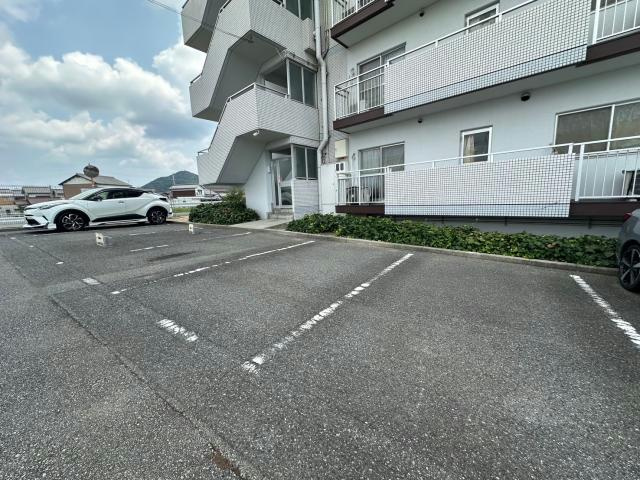 ギャラクシー・ホーヨーの駐車場