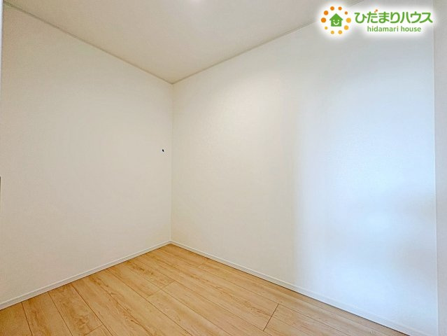 行田市向町　第2　新築一戸建て　クレイドルガーデン　01の洋室|白を基調としたシンプルで清潔感あふれる洋室!クローゼット完備でお部屋を広々使え、お子様のお部屋としても在宅ワーク部屋としても自由にお使いいただけます!模様替えやインテリア選びも楽しくなりそうですね♪