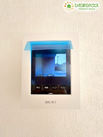 行田市向町　第2　新築一戸建て　クレイドルガーデン　01の防犯設備|訪問者の顔を室内から確認できる、便利なTVモニター付きインターホンを完備!お子様のお留守番時や、夜間の来客時も安心して対応でき、家族の安全をしっかり見守ります。