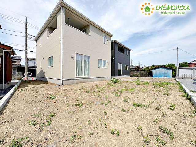 行田市向町　第2　新築一戸建て　クレイドルガーデン　01の庭|リビングの大きな窓から出入りできる、南向きのプライベートなお庭。お子様のプール遊びや、晴れた日にはレジャーシートを広げてピクニック気分も!家族みんなで外の空気を満喫できますね♪