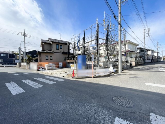 BLOOMING GARDEN　鴻巣市赤見台4丁目の前面道路含む現地写真