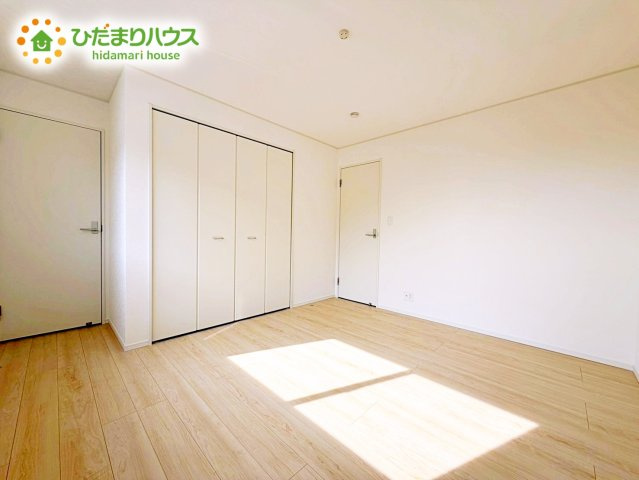 【寝室】 | 神栖市波崎第5　新築戸建　1号棟 | 家族一人ひとりの大切なプライベート空間。趣味に合わせて使って頂けるようシンプルに仕上げてあります。暮らし心地を大きく左右する収納を、適材適所に配置し使い勝手を考慮しました。