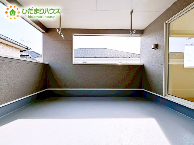 【バルコニー】 | 神栖市波崎第5　新築戸建　1号棟 | インナーバルコニーは広々としていてお洗濯が楽ちんです。また日当たりを好む植物を育てるにはぴったりの空間なので、ガーデニングの場としても楽しむことができます