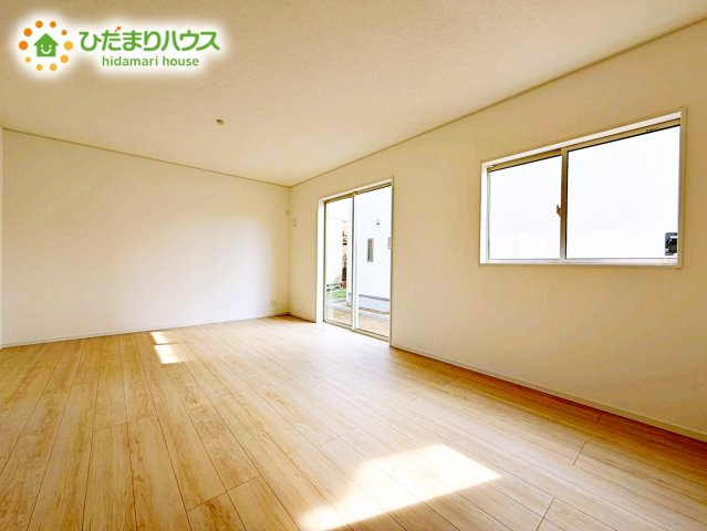 【居間・リビング】 | 神栖市波崎第5　新築戸建　1号棟 | 開放感あるLDKを確保！家族が集まるリビングはゆったり過ごしリフレッシュする場として居心地の良い空間にしたいですね。