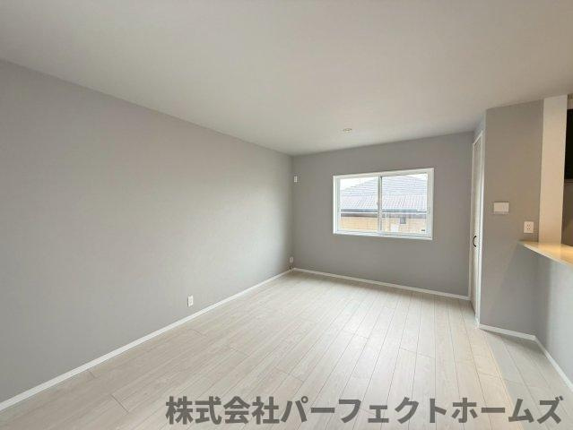 長尾西町1丁目戸建の居間・リビング
