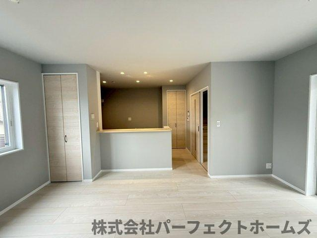 長尾西町1丁目戸建の居間・リビング