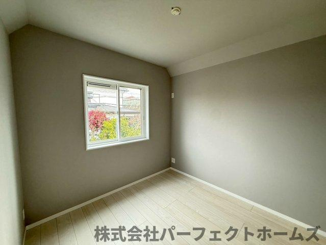 長尾西町1丁目戸建の洋室|使い勝手のいい洋室です