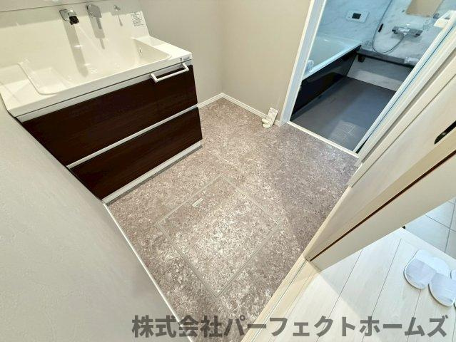 長尾西町1丁目戸建の洗面所|忙しい朝には欠かせない洗面所です