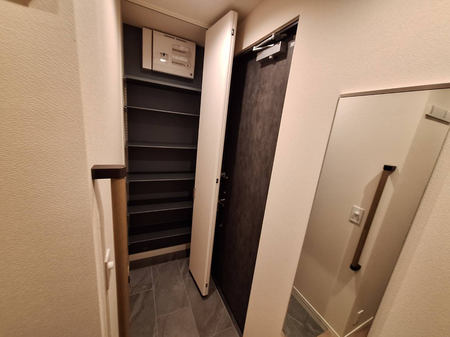 ＮＯＶＡ　ＳＡＵＤＡＤＥの玄関