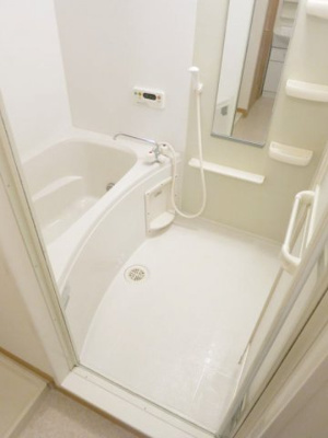 【浴室】 | ラフォーレ | ゆったり過ごせるお風呂です