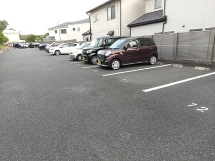 グランディール　Ｃ　　の駐車場