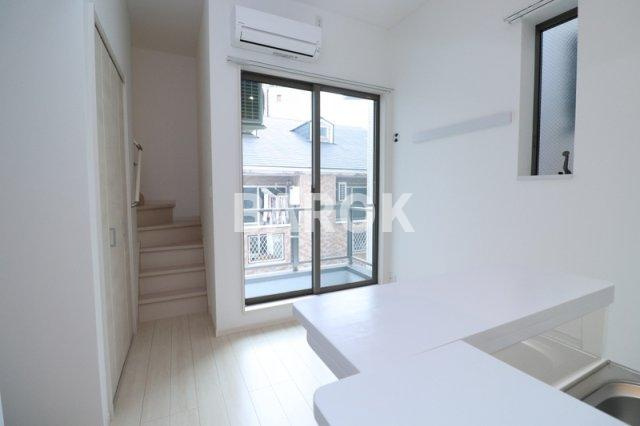 福岡市博多区美野島２丁目のアパートの居間・リビング