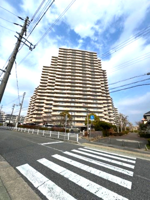 【外観】 | ネクステージ西神中央D棟 | 地下鉄西神・山手線「西神中央」駅までバス利用が可能！最寄りのバス停「春日台２丁目」までは徒歩3分と、お出かけもラクラクです。