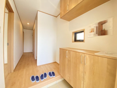 【玄関】 | 沖縄市泡瀬（全3棟） | ※同仕様写真です　