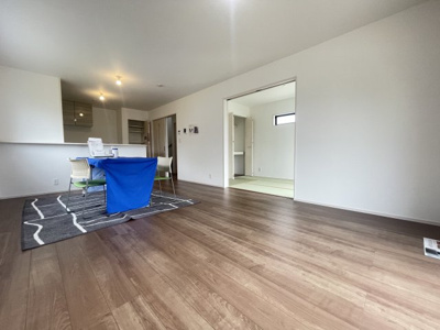 【居間・リビング】 | 沖縄市泡瀬（全3棟） | ※同仕様写真です　