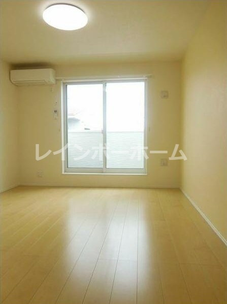 キャメル川越清水町の寝室|広くて明るい寝室