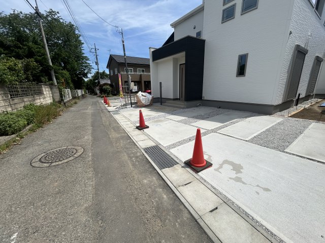 新築　高崎市石原町3期　GRAFARE　3号棟の前面道路含む現地写真|現地写真　北西側接道幅員約4ｍ