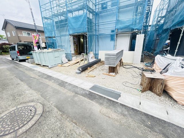 新築　高崎市石原町3期　GRAFARE　3号棟の駐車場|現地写真　駐車スペースは並列2台+1台分可能です！

