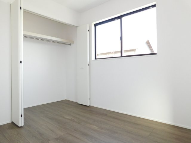 海部郡飛島村竹之郷９丁目の新築一戸建の洋室|◇２階洋室◇　　明るい洋室５．２５帖　全居室収納完備♪　　