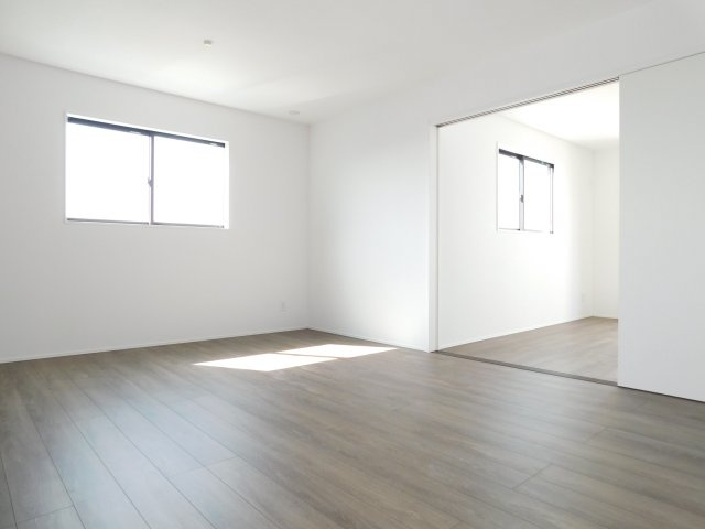 海部郡飛島村竹之郷９丁目の新築一戸建の居間・リビング|◇リビング◇　　南西面で明るいリビング１６．０帖　　隣の洋室と続き間で２２．０帖の広々空間になります♪