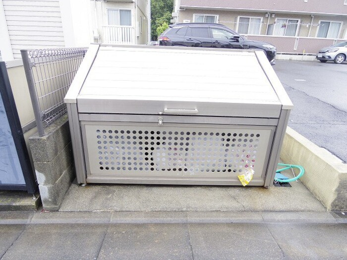 ﾂｸﾊﾞ ﾘｿﾞｰﾄ ﾏﾝｼｮﾝ ﾏﾘﾌｪｽﾀのその他共用部分|ゴミストッカー
