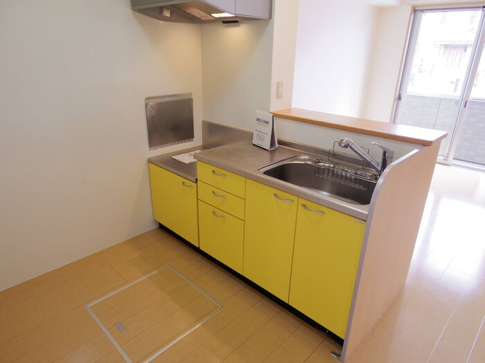 ﾂｸﾊﾞ ﾘｿﾞｰﾄ ﾏﾝｼｮﾝ ﾏﾘﾌｪｽﾀのキッチン|カウンターキッチン(浄水器対応型水栓)
