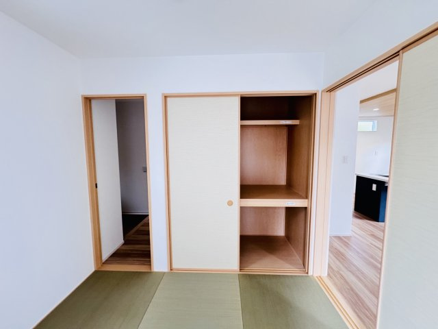 松戸市六高台２丁目新築戸建【六実第三小学校：10分】の収納|4.5帖和室押し入れ