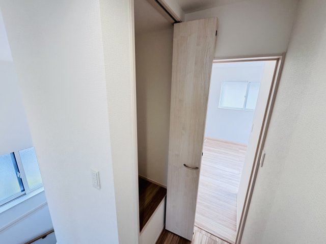 松戸市六高台２丁目新築戸建【六実第三小学校：10分】の収納|2Fホール収納