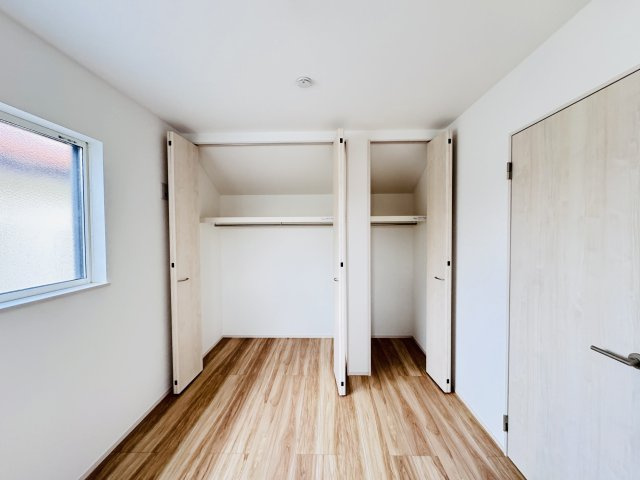 松戸市六高台２丁目新築戸建【六実第三小学校：10分】の収納|6帖洋室収納・クローゼット２つでたっぷり収納♪