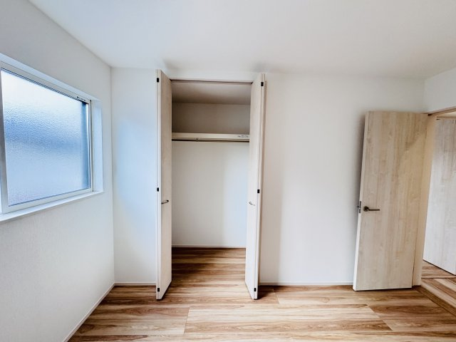 松戸市六高台２丁目新築戸建【六実第三小学校：10分】の収納|6帖洋室収納