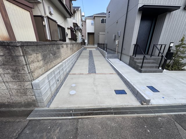 松戸市六高台２丁目新築戸建【六実第三小学校：10分】の駐車場|駐車スペース・縦列2台駐車可