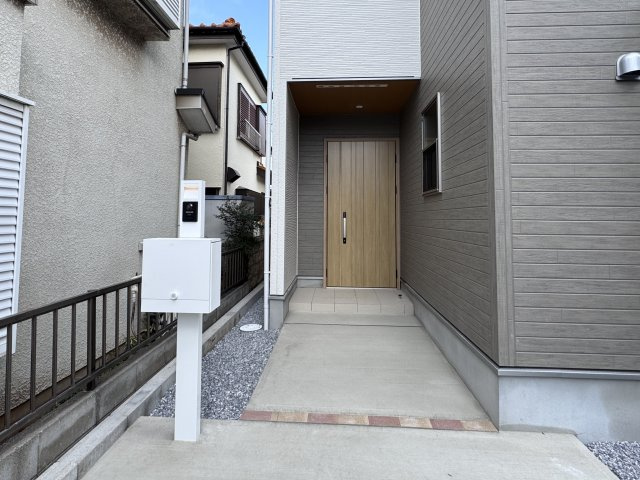 松戸市六高台２丁目新築戸建【六実第三小学校：10分】のエントランス|エントランス・玄関ポーチ