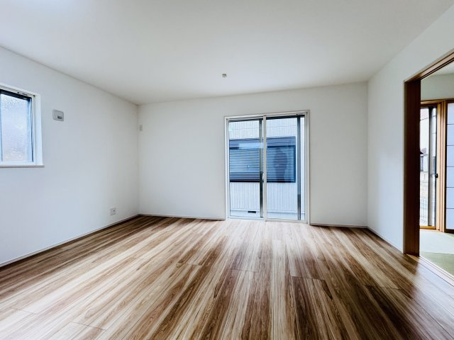 松戸市六高台２丁目新築戸建【六実第三小学校：10分】の居間・リビング|16帖リビングダイニングキッチン