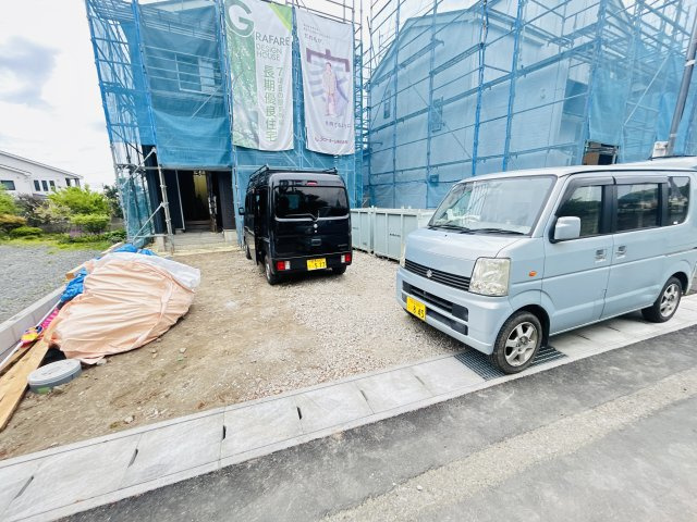 新築　高崎市石原町3期　GRAFARE　1号棟の駐車場|現地写真　駐車スペースは並列3台分可能です！
