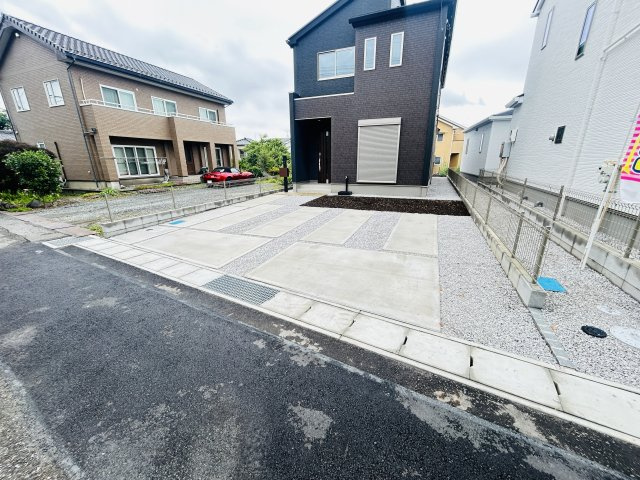新築　高崎市石原町3期　GRAFARE　1号棟の駐車場|現地写真　駐車スペースは並列3台分可能です！
