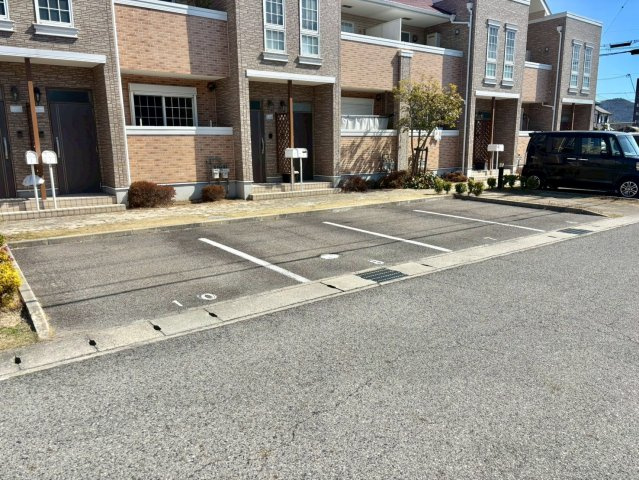 エスポアール・コートの駐車場