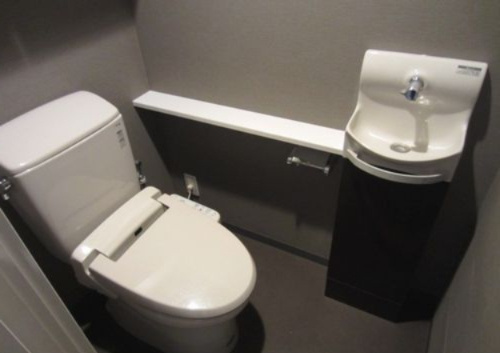 クレヴィア森下駅前のトイレ|床材・建具・設備等のカラーは異なる場合があります。