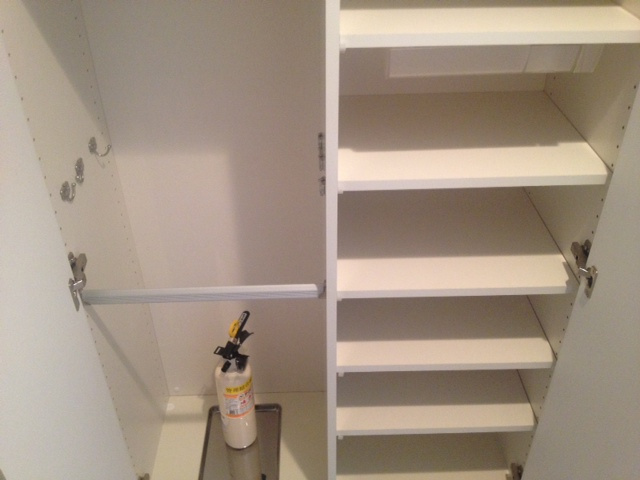 クレヴィア森下駅前の収納|床材・建具・設備等のカラーは異なる場合があります。