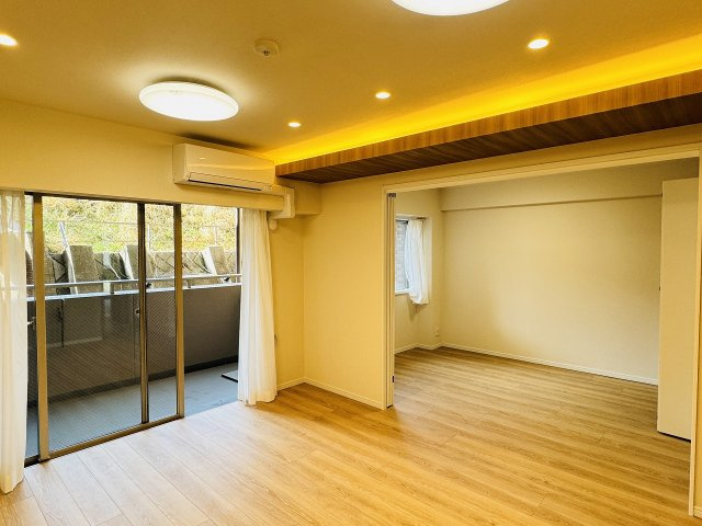 グランシティ八王子の居間・リビング|～12.8帖のリビングダイニング（キッチン別）～