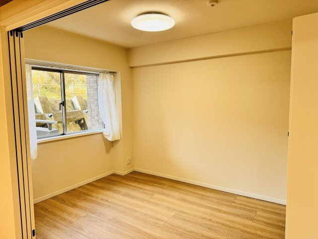 グランシティ八王子の子供部屋|～リビングに隣接している5.3帖の洋室です～