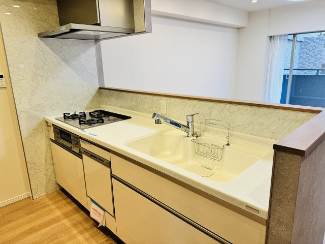 グランシティ八王子のキッチン|～新規交換済、使い勝手の良いシステムキッチン～