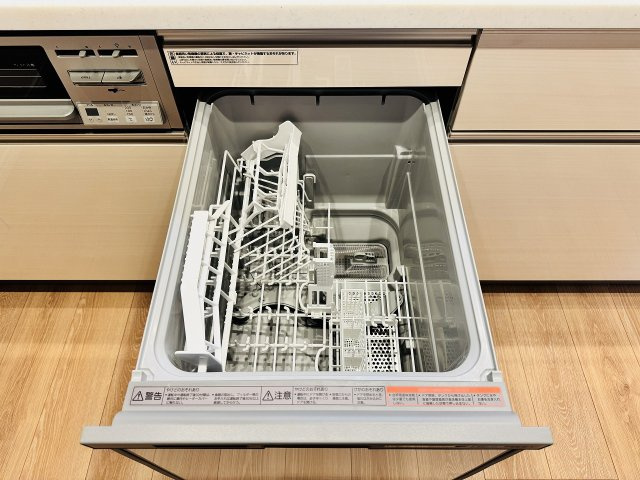 グランシティ八王子のキッチン|～食洗機付き　食事後の食器洗いはお任せ、家族でゆっくりとくつろげます～