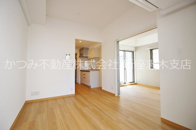 【居間・リビング】 | カメリア | 7.7帖のダイニングキッチン