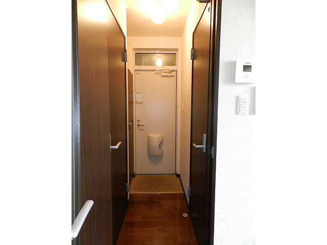 コスモヒルズの玄関