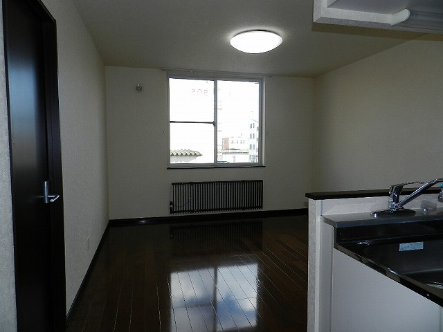 コスモヒルズの居間・リビング